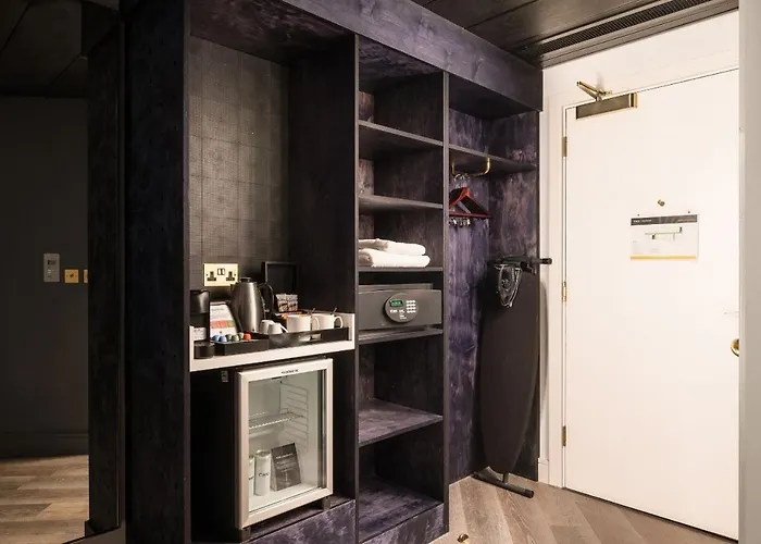 Standard Queen Room